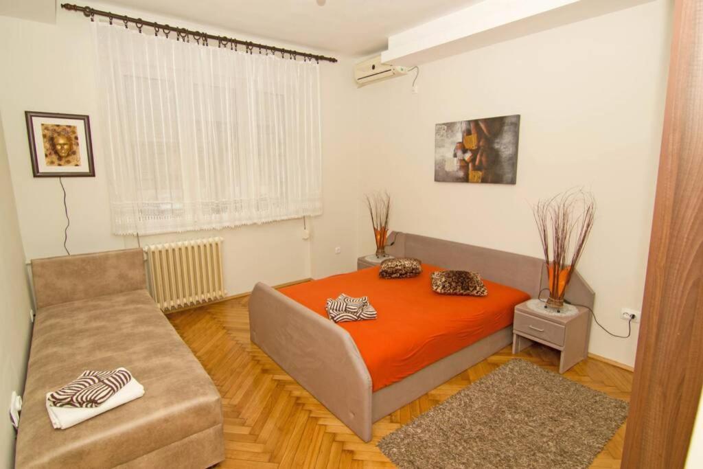 Apartment U In *