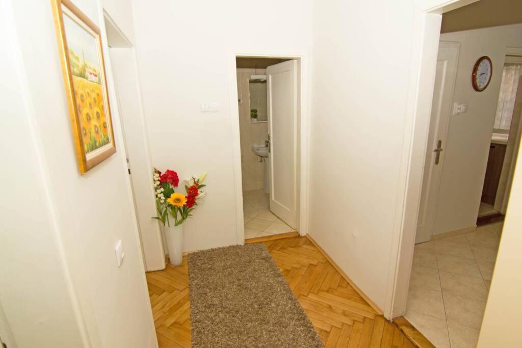Apartment U In *